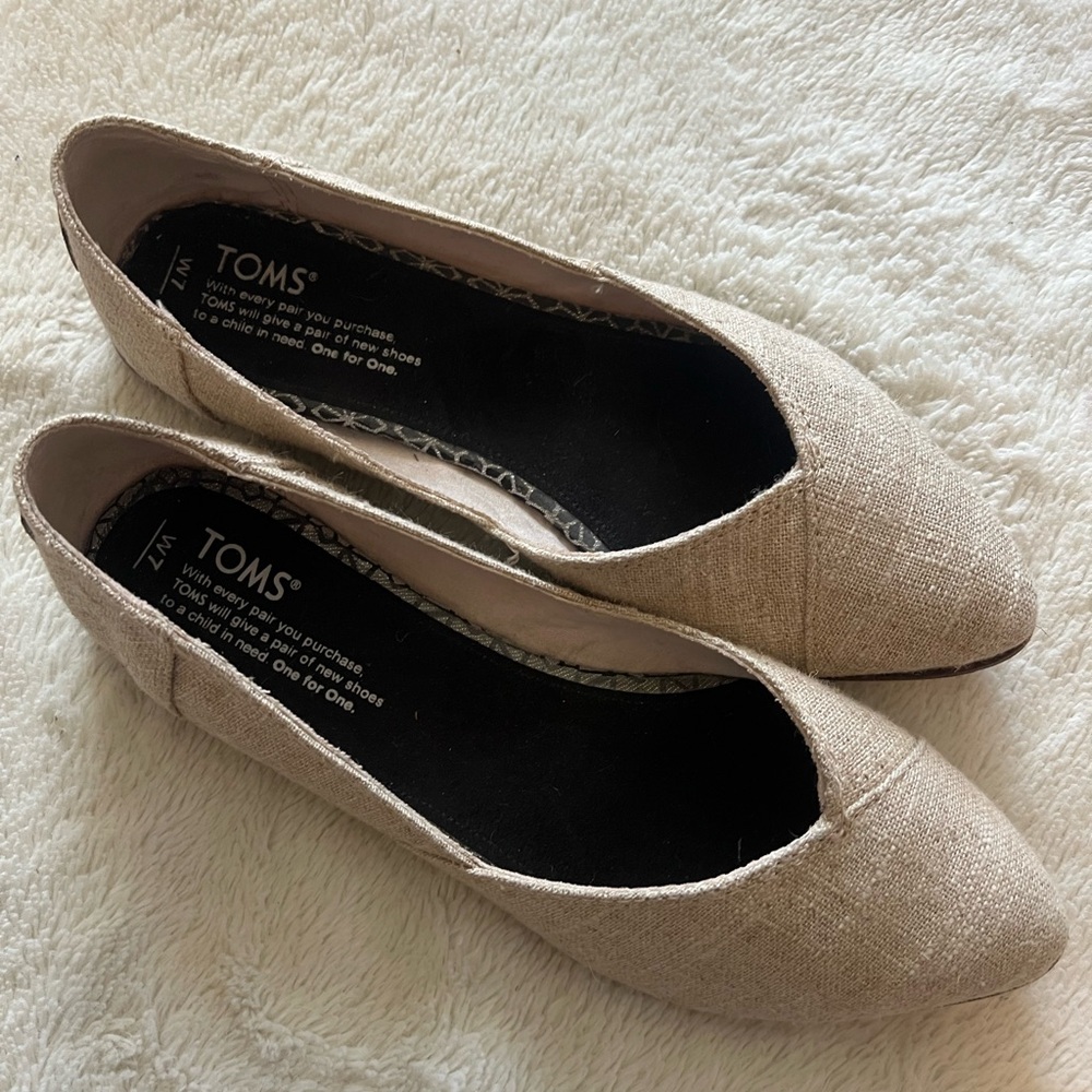 Toms Women's Tan Flats